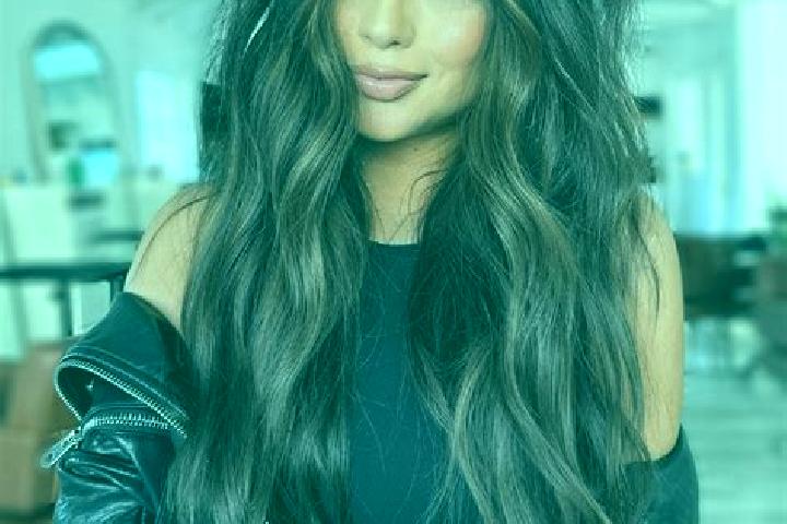 Hannah, 32, a brunette dark-eyed european companion based in Savignac. Offering Erotic Massage, Girlfriend Experience, Dinner Date, Tantra. Available for inc...