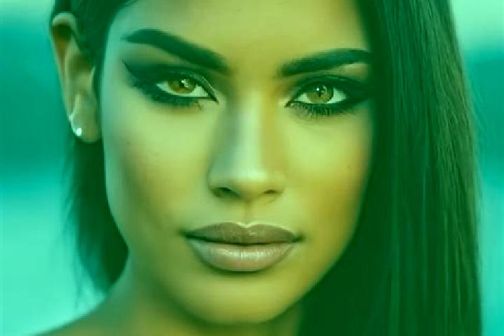 Hannah, 34, a auburn amber-eyed latina companion based in Blessagno. Offering Fetish, OWO, Deep French Kissing, Prostate Massage. Available for incall and ou...