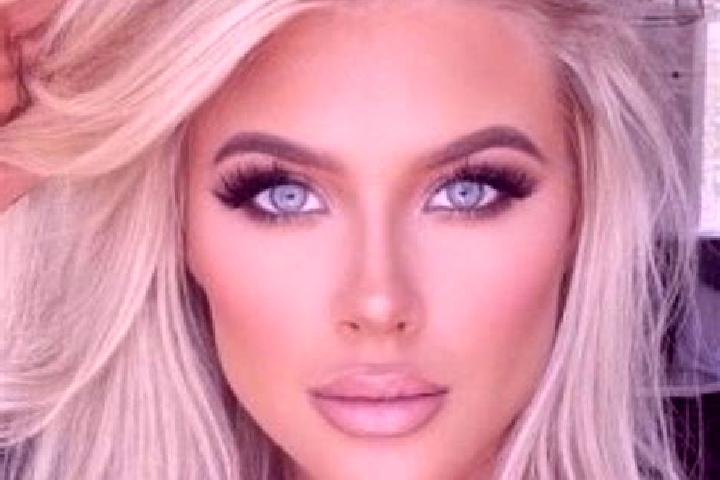 Hannah, 35, a platinum blonde green-eyed middle eastern companion based in Bath. Offering Roleplay, A-Level. Available for incall and outcall, overnight book...