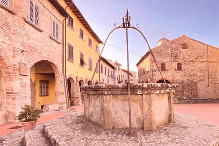 Hannah, 35 — Escort in Civitella in Val di Chiana, Italy
