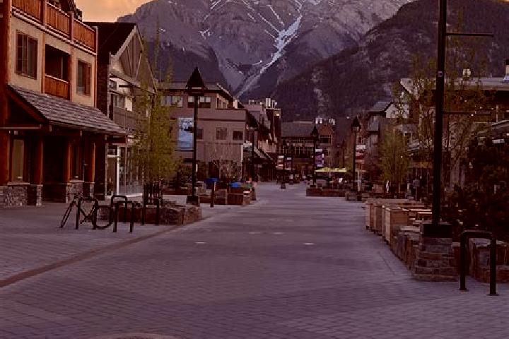 Hannah, 36 — Escort in Banff, Canada