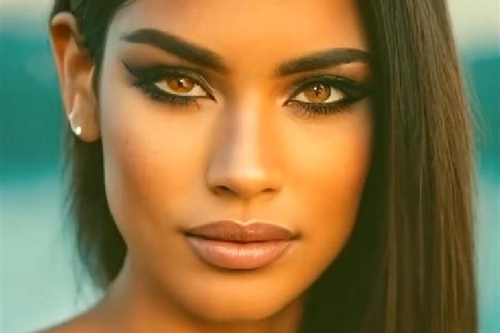 Hannah, 37, a dark blonde dark-eyed latina companion based in Valea Viilor. Offering Roleplay, Domination, Girlfriend Experience. Available for incall and ou...