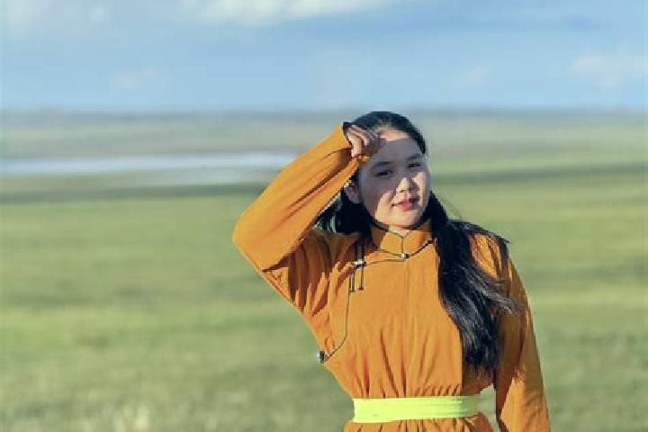 Hannah, 37 — Escort in Bayantsagaan, Mongolia