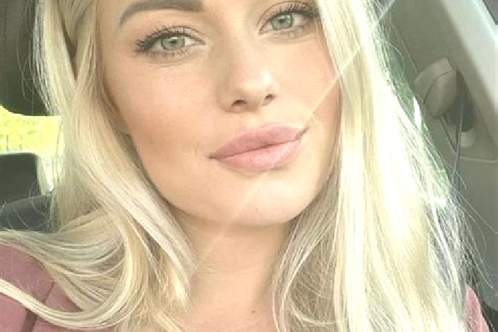 Hannah, 38, a blonde hazel-eyed indian companion based in Pilot Grove. Offering Erotic Massage, Tantra. Available for incall and outcall, day and evening dates.