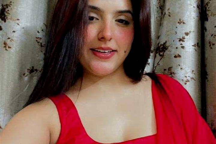 Hannah, 38 — Escort in Balachor, India