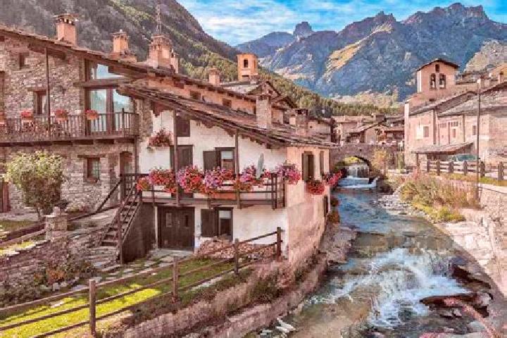 Hannah, 38 — Escort in Pontechianale, Italy