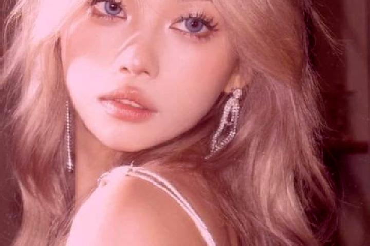 Hannah, 39, a blonde dark-eyed asian companion based in Lisarow. Offering Dinner Date, Tantra, Roleplay, Couples, Striptease. Available for incall and outcal...