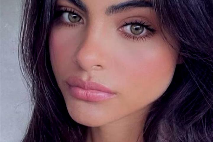 Hannah, 39, a brunette green-eyed middle eastern companion based in Grieselstein. Offering Dinner Date, Striptease, Girlfriend Experience, CIM, BDSM. Availab...