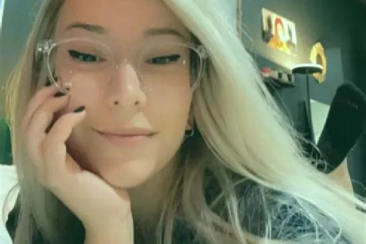 Harper, 20, a blonde grey-eyed caucasian companion based in Andancette. Offering Roleplay, Deep French Kissing, BDSM. Available for incall and outcall, day a...