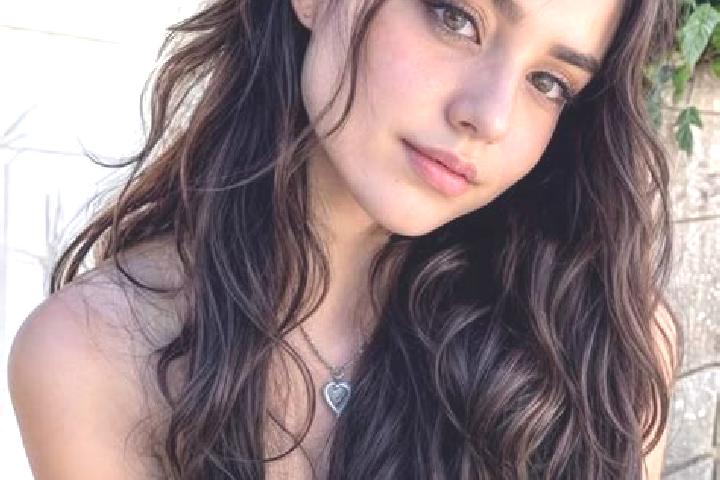 Harper, 20, a brunette hazel-eyed mediterranean companion based in Melikgazi. Offering Prostate Massage, Deep French Kissing, Party Girl. Available for incal...