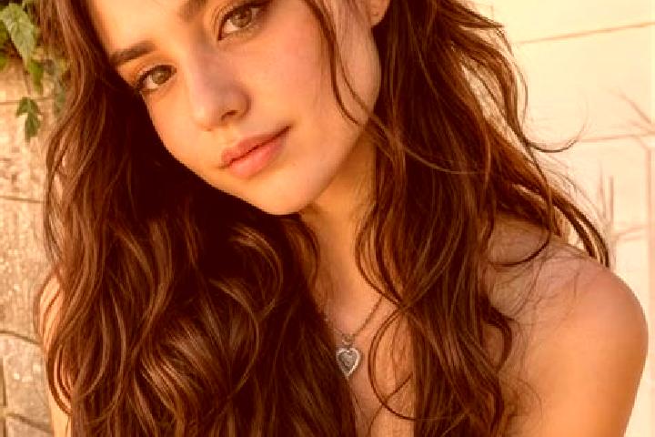 Harper, 21, a auburn brown-eyed mediterranean companion based in Kemasik. Offering OWO, Fetish, Party Girl, Striptease. Available for incall and outcall, ove...