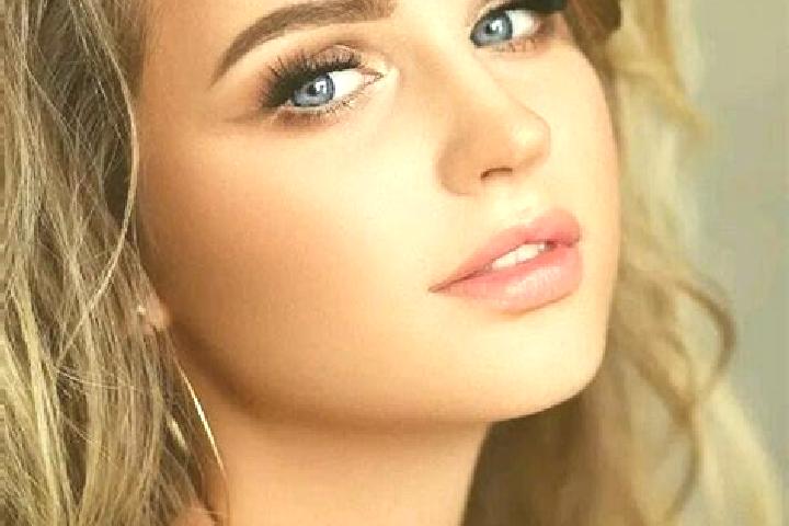 Harper, 21, a dark blonde blue-eyed caucasian companion based in Alija de los Melones. Offering A-Level, Deep French Kissing, Dinner Date, Roleplay. Availabl...