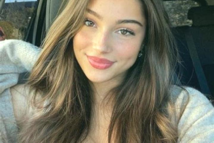 Harper, 22, a auburn hazel-eyed latina companion based in San Lucas Quiavini. Offering GFE, Travel Companion, OWO, Dinner Date. Available for incall and outc...