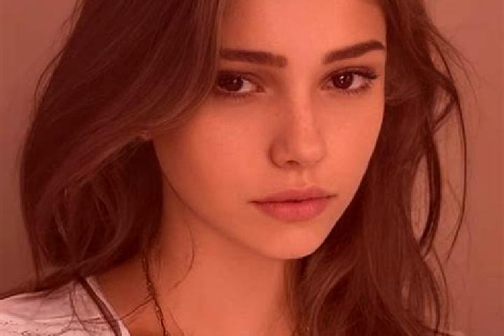 Harper, 22, a chestnut dark-eyed slavic companion based in At Tayyibah. Offering CIM, BDSM, Girlfriend Experience, Massage. Available for incall and outcall,...