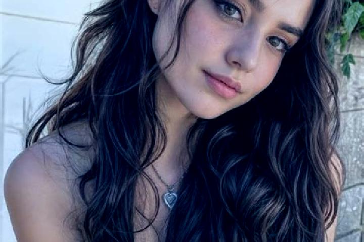 Harper, 31, a auburn hazel-eyed latina companion based in Peipin. Offering Roleplay, OWO, A-Level, Striptease. Available for incall and outcall, day and even...