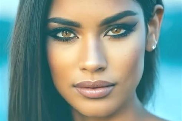 Harper, 32, a auburn amber-eyed latina companion based in Arborea. Offering CIM, Striptease, Couples. Available for incall and outcall, day and evening dates.