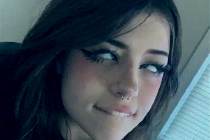 Harper, 32, a black grey-eyed european companion based in Oratia. Offering A-Level, Domination, Girlfriend Experience, Dinner Date, OWO. Available for incall...