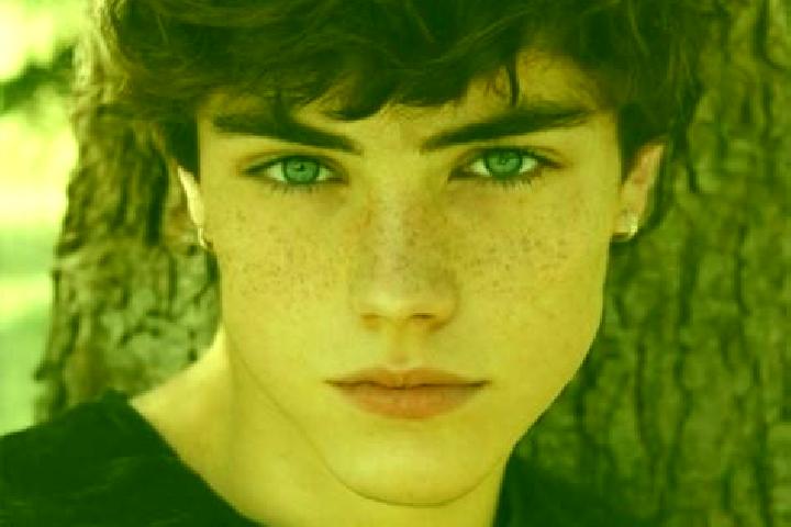 Harper, 32, a chestnut blue-eyed slavic companion based in Paterna. Offering Tantra, A-Level. Available for incall and outcall, day and evening dates.