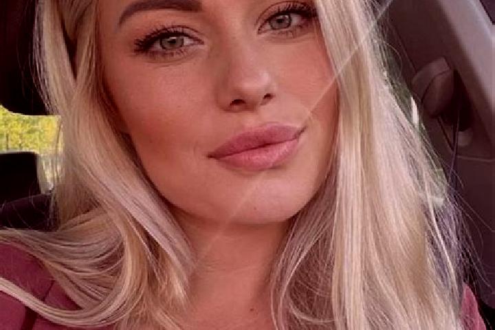 Harper, 35, a blonde hazel-eyed asian companion based in Velturno. Offering Striptease, Couples, BDSM, Girlfriend Experience. Available for incall and outcal...
