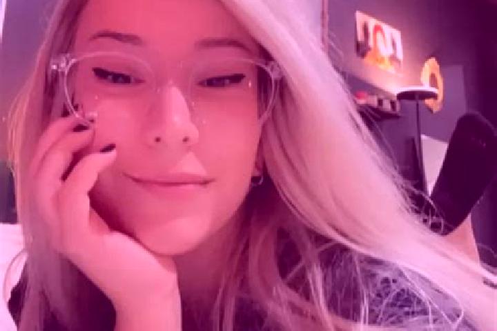 Harper, 36, a blonde grey-eyed asian companion based in San Carlos del Valle. Offering Tantra, Striptease, OWO. Available for incall and outcall, overnight b...