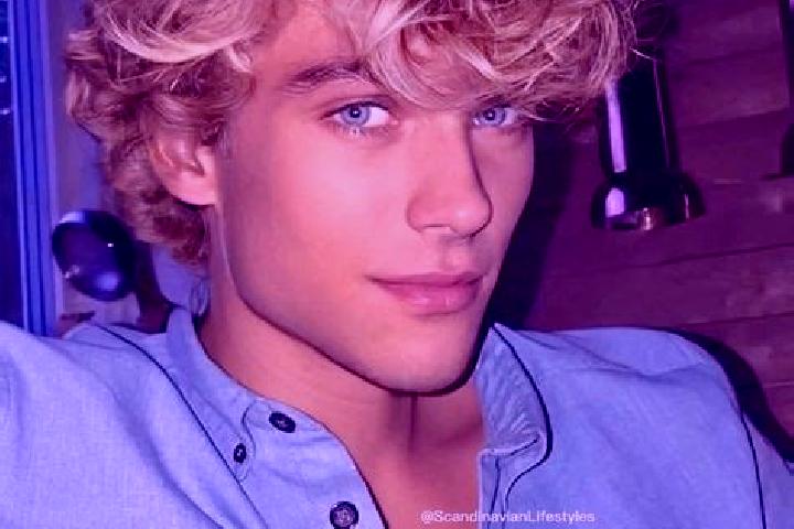 Harper, 36, a dark blonde blue-eyed middle eastern companion based in Caobu. Offering OWO, Couples, Duos. Available for incall and outcall, day and evening d...