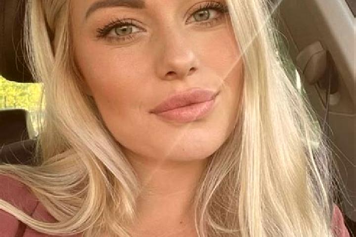 Harper, 38, a dark blonde hazel-eyed caucasian companion based in Burton Constable. Offering 69, Fetish, Massage, Striptease. Available for incall and outcal...