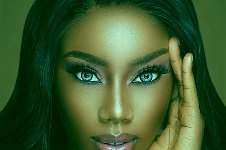 Harper, 38, a red blue-eyed ebony companion based in Eriksbo. Offering Fetish, Travel Companion, Domination, Girlfriend Experience, 69. Available for incall ...