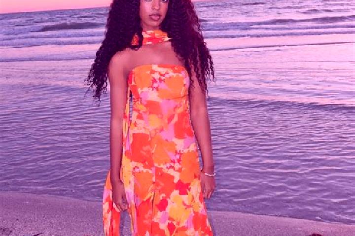 Hazel, 20, a chestnut amber-eyed indian companion based in Baule. Offering Overnight, Couples, Dinner Date. Available for incall and outcall, overnight booki...