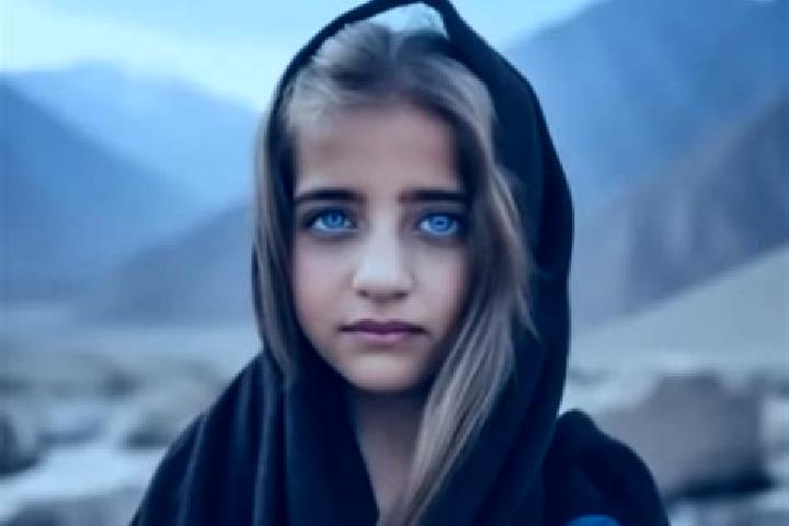 Hazel, 20, a dark blonde amber-eyed middle eastern companion based in Hodatsushimizu. Offering Overnight, BDSM, Travel Companion. Available for incall and ou...