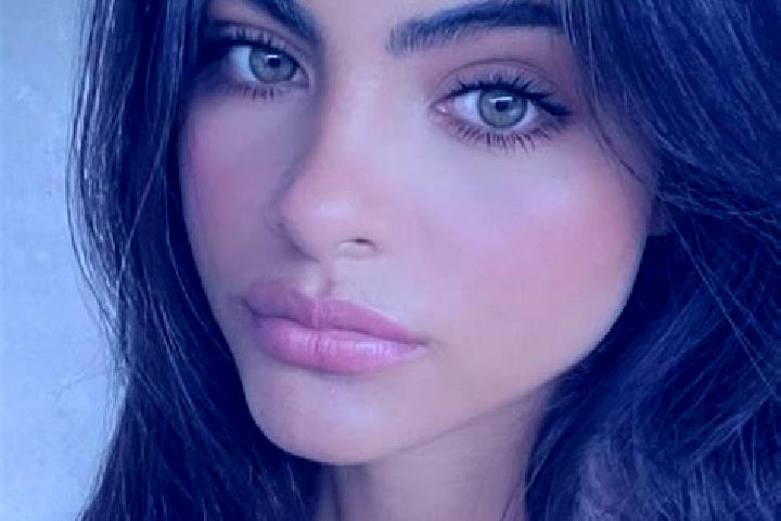 Hazel, 21, a auburn dark-eyed indian companion based in Telcisor. Offering Deep French Kissing, Travel Companion, BDSM. Available for incall and outcall, day...