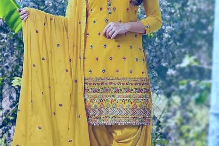 Hazel, 21 — Escort in Patiali, India
