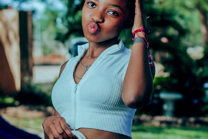 Hazel, 22, a chestnut grey-eyed caribbean companion based in A Estrada. Offering Party Girl. Available for incall and outcall, overnight bookings available.