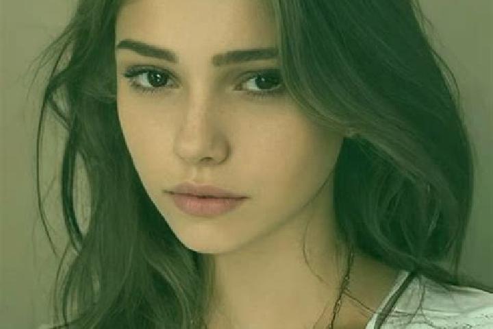 Hazel, 23, a chestnut green-eyed slavic companion based in Taramundi. Offering GFE, Prostate Massage. Available for incall and outcall, day and evening dates.