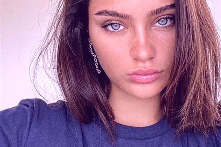 Hazel, 24, a brunette blue-eyed mediterranean companion based in Pasabahce. Offering Couples, Massage, Overnight. Available for incall and outcall, day and e...