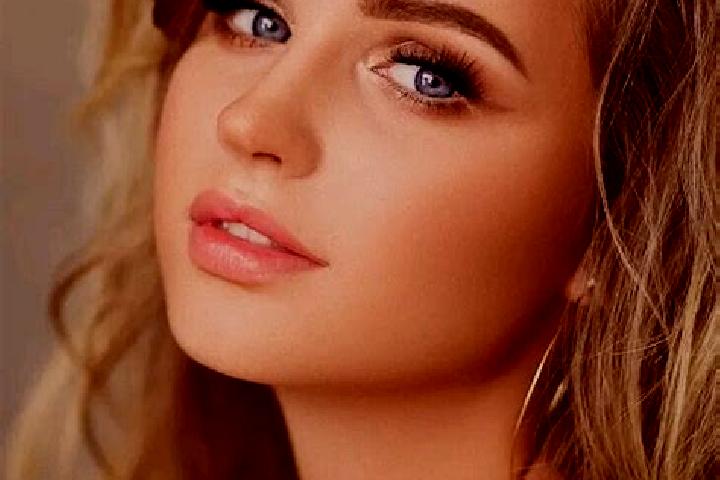 Hazel, 26, a dark blonde blue-eyed mediterranean companion based in Caltzontzin. Offering Duos, Tantra, Fetish. Available for incall and outcall, overnight b...