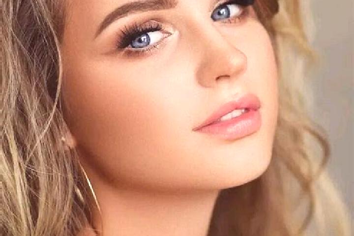Hazel, 27, a dark blonde blue-eyed slavic companion based in Viernau. Offering Prostate Massage, Massage. Available for incall and outcall, day and evening d...
