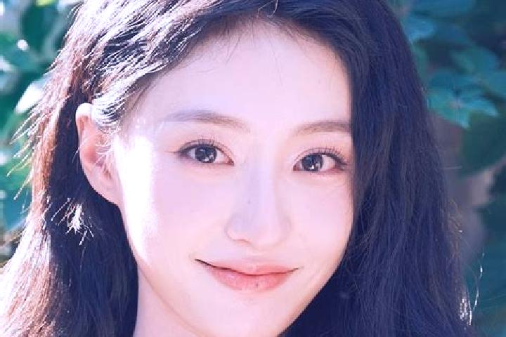 Hazel, 27 — Escort in Zhenxi, China