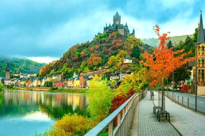Hazel, 28 — Escort in Cochem, Germany