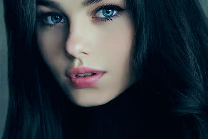 Hazel, 29, a chestnut blue-eyed caucasian companion based in Az Zubayr. Offering CIM, Fetish, Tantra. Available for incall and outcall, day and evening dates.