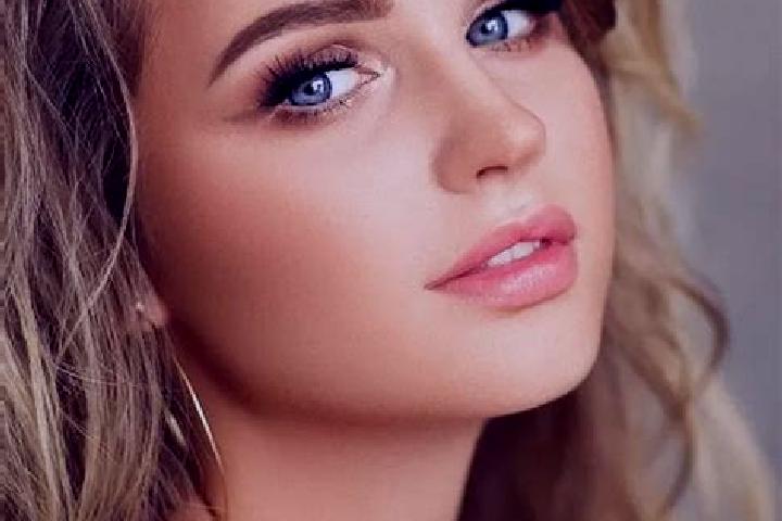 Hazel, 30, a dark blonde blue-eyed middle eastern companion based in Whitley Bay. Offering Travel Companion, Party Girl, Striptease, Overnight. Available for...