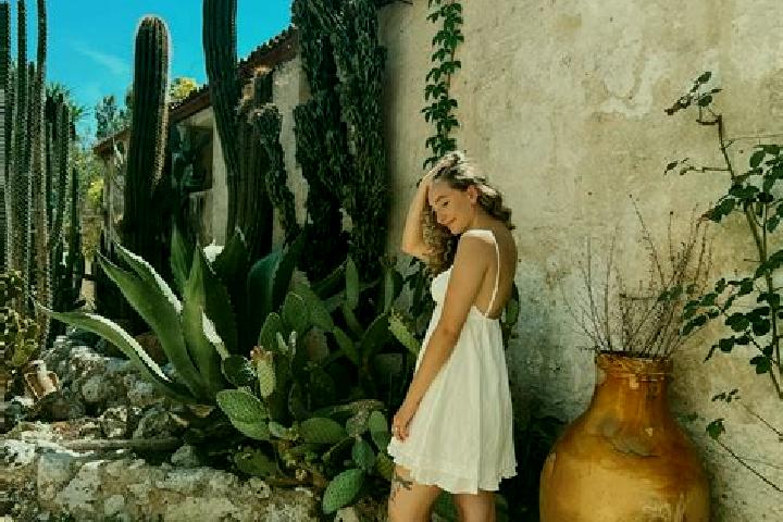 Hazel, 30 — Escort in Mesagne, Italy