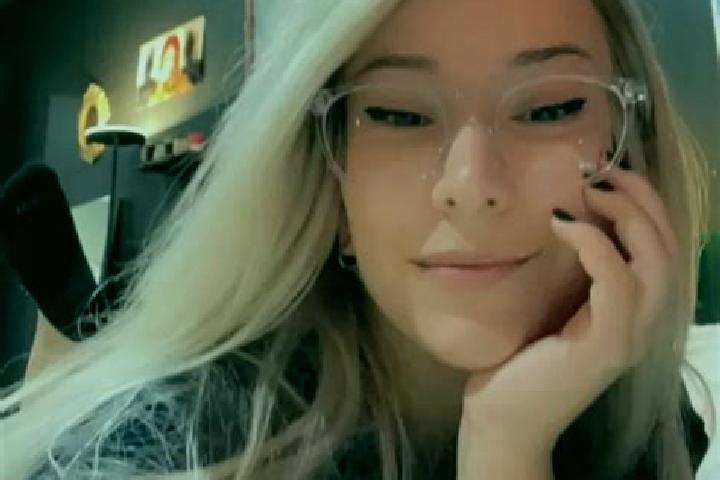 Hazel, 31, a platinum blonde amber-eyed latina companion based in Emmersdorf an der Donau. Offering Girlfriend Experience, OWO, Tantra, Duos. Available for i...