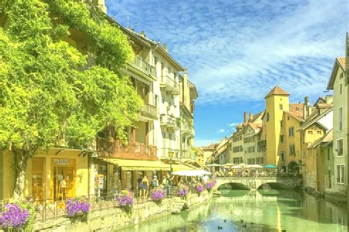 Hazel, 31 — Escort in Montfaucon, France