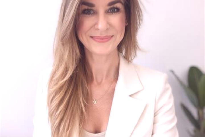 Hazel, 37 — Escort in Halinow, Poland