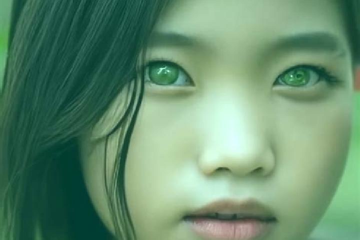 Hazel, 39, a red green-eyed asian companion based in Dingelsdorf. Offering Striptease, Deep French Kissing, Dinner Date, Duos, CIM. Available for incall and ...