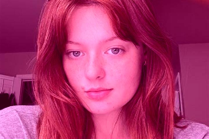 Iris, 20, a auburn brown-eyed mediterranean companion based in Blankenese. Offering Overnight, GFE, A-Level, Massage. Available for incall and outcall, overn...