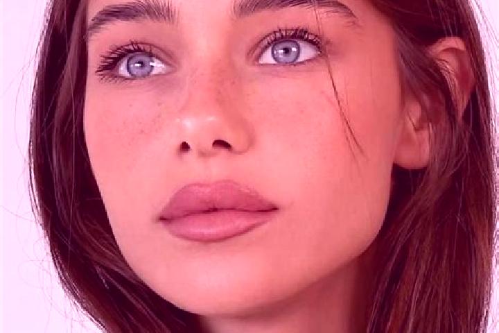 Iris, 20, a brunette grey-eyed indian companion based in Cuyutlan. Offering Party Girl, A-Level. Available for incall and outcall, day and evening dates.