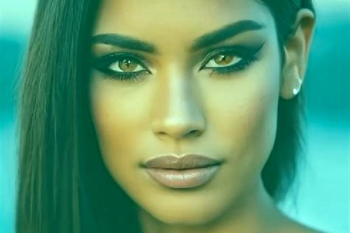 Iris, 20, a chestnut amber-eyed latina companion based in Verkhnekurgannoye. Offering Striptease, GFE. Available for incall and outcall, overnight bookings a...