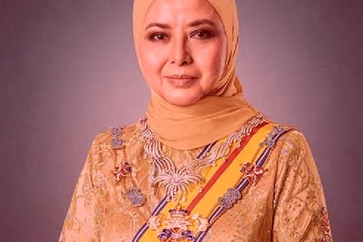 Iris, 20 — Escort in Gandik, Indonesia