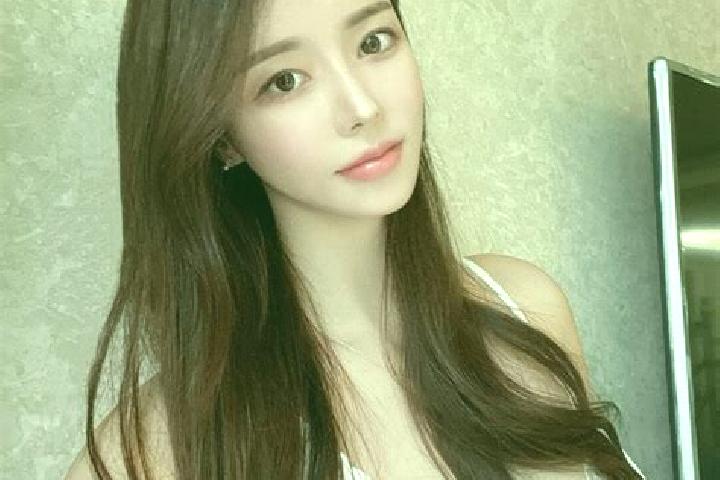 Iris, 20 — Escort in Qiaoguan, China
